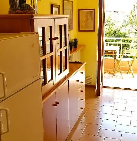Sunny With Private Parking Διαμέρισμα Bordighera